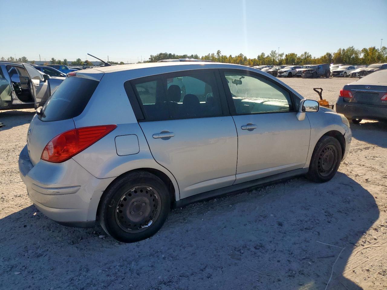 NISSAN VERSA S