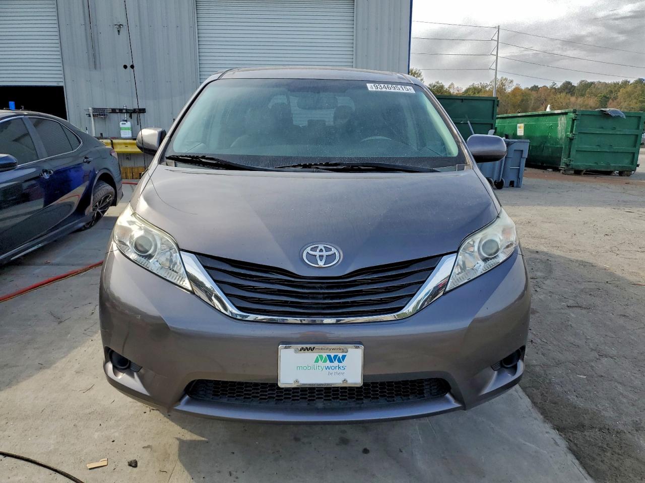 Lot #3301794331 2011 TOYOTA SIENNA LE