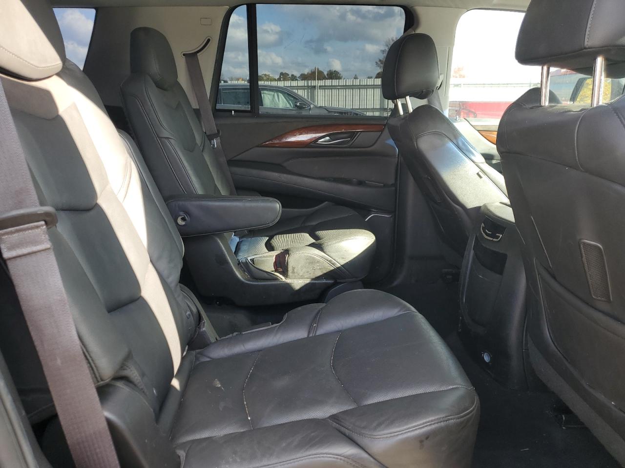 CADILLAC ESCALADE LUXURY