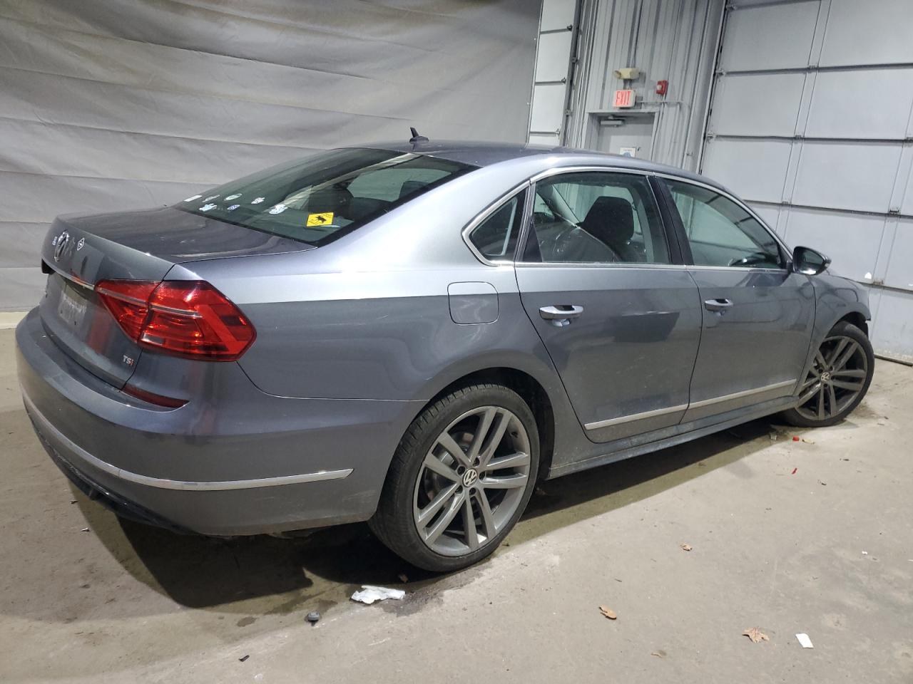 VOLKSWAGEN PASSAT S