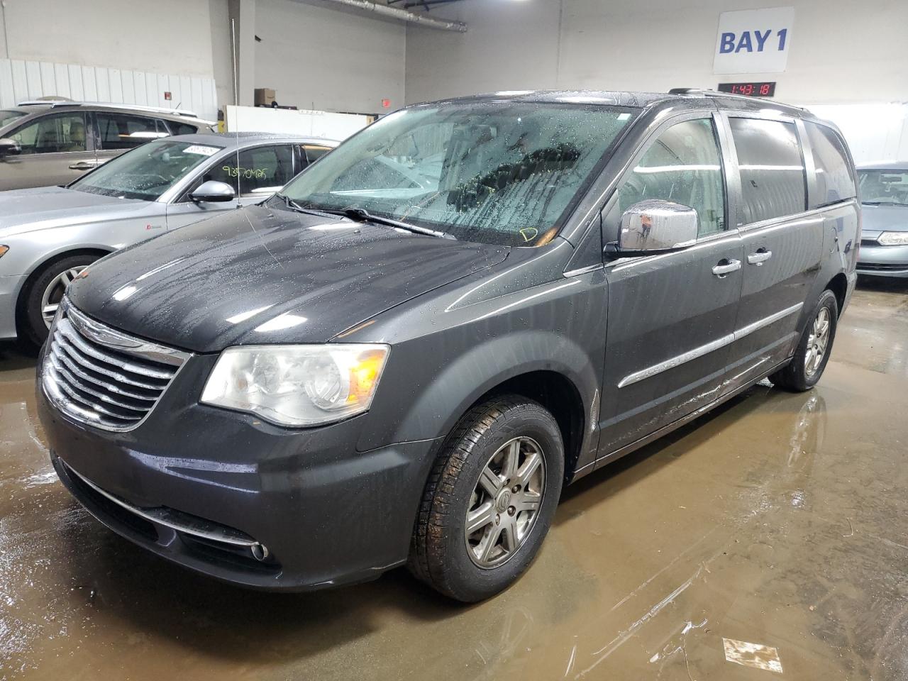 CHRYSLER TOWN & COUNTRY TOURING L