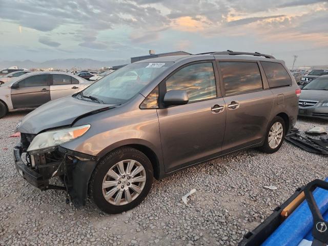 Global Auto Auctions: 2013 TOYOTA SIENNA XLE