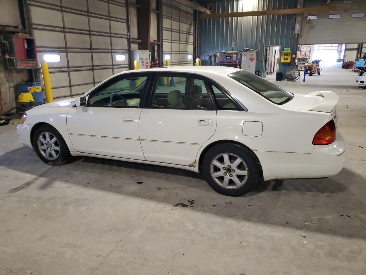 Lot #3298124173 2002 TOYOTA AVALON XL