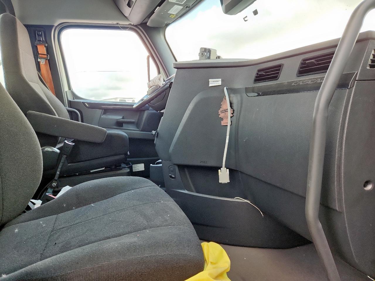 Lot #3303693034 2024 FREIGHTLINER CASCADIA 1