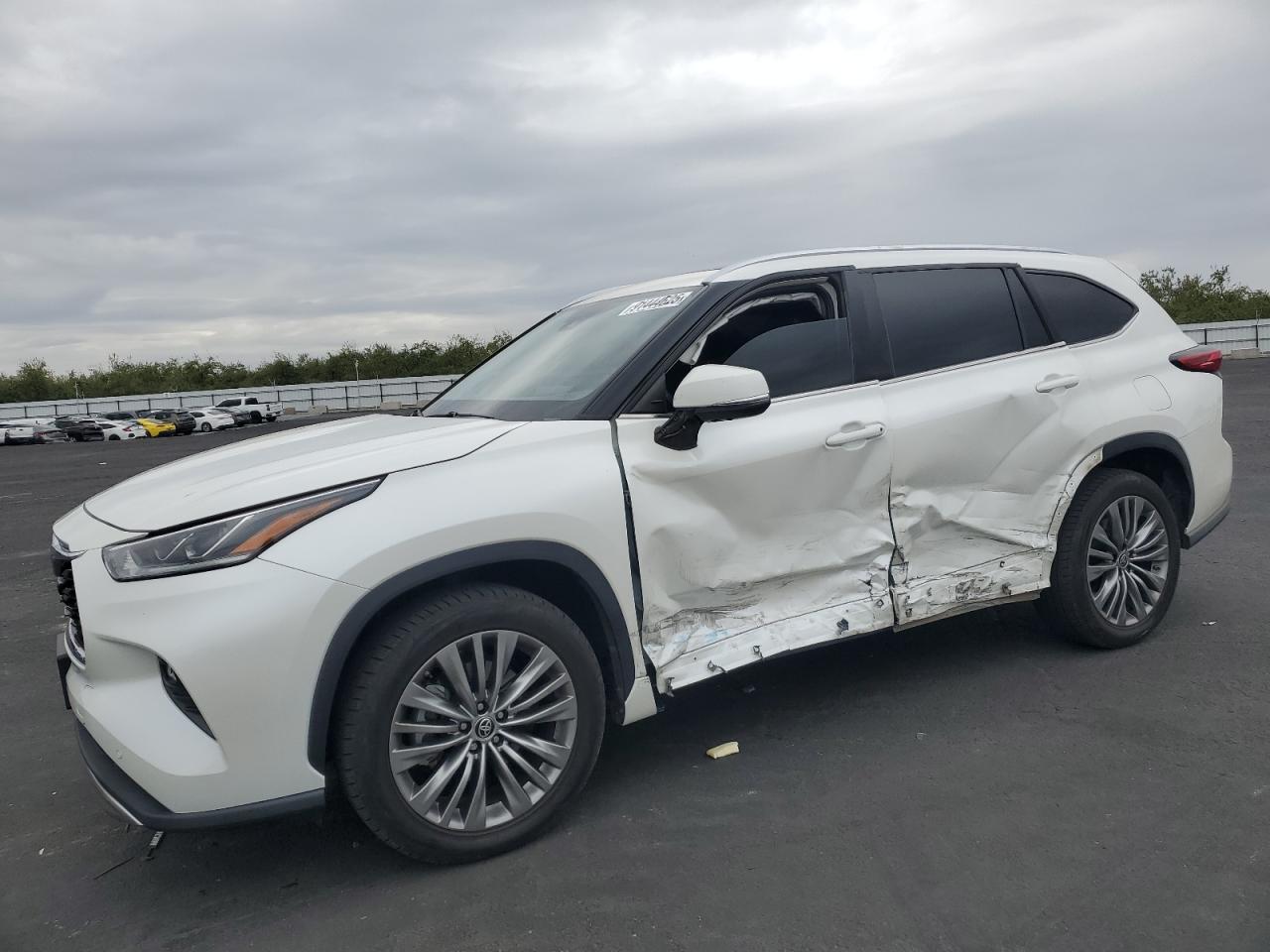 TOYOTA HIGHLANDER PLATINUM