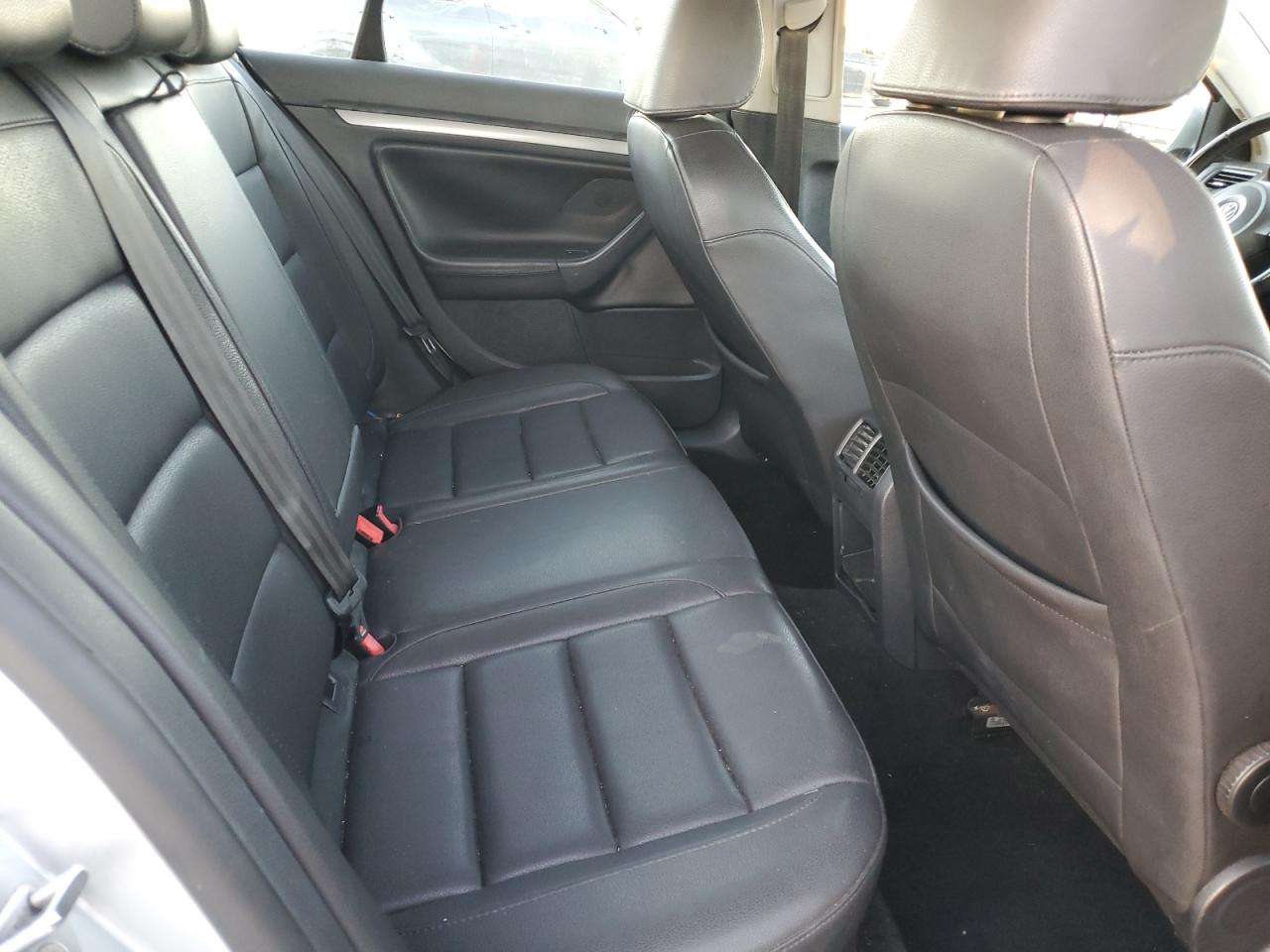 VOLKSWAGEN JETTA LIMITED