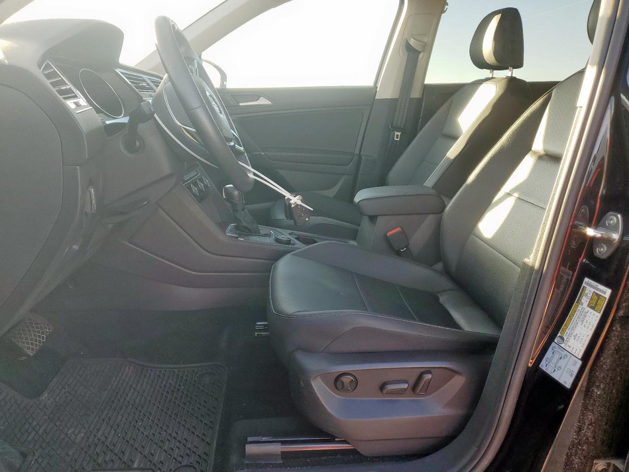 VOLKSWAGEN TIGUAN SE