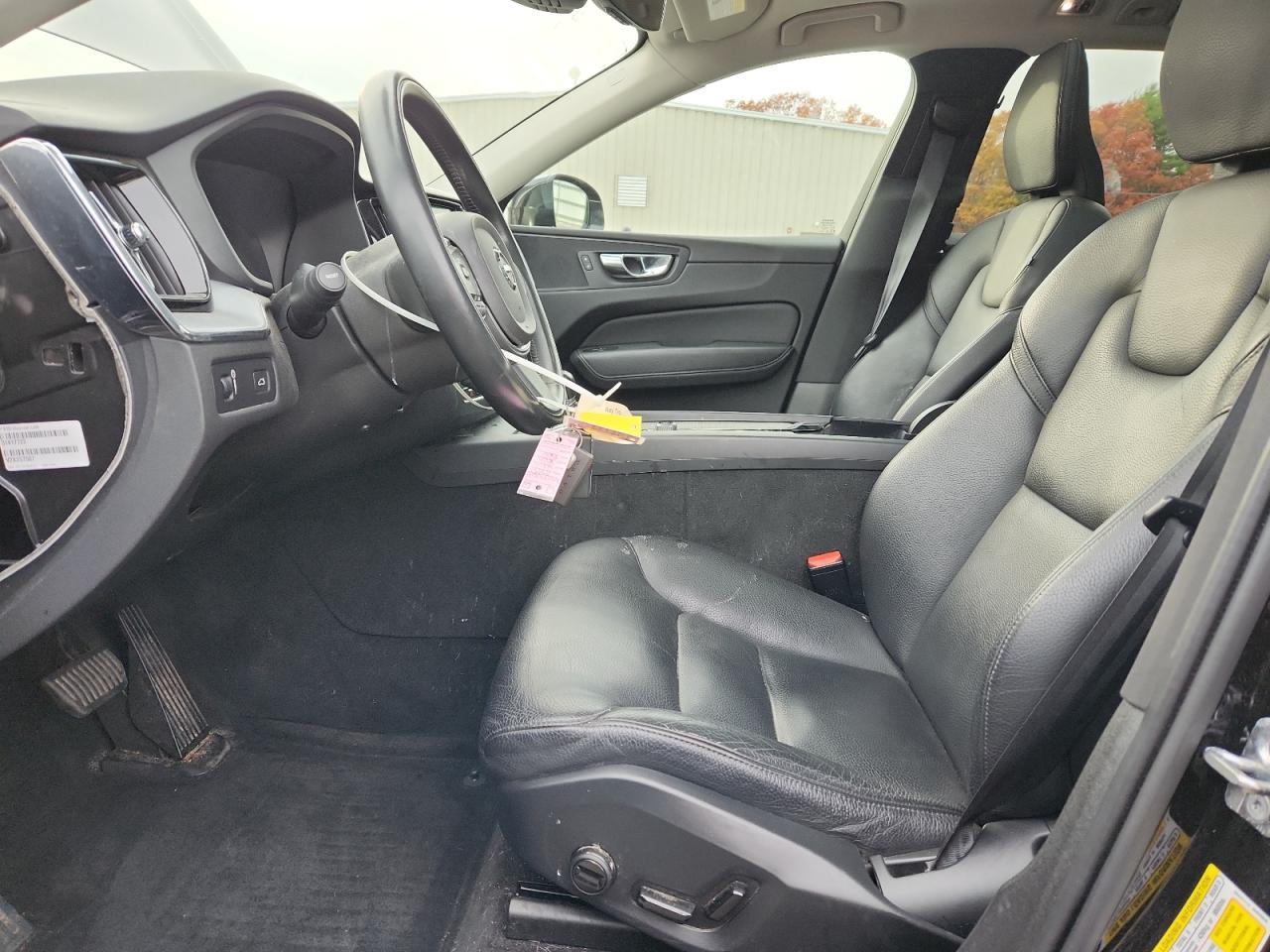 VOLVO XC60 T5 MOMENTUM