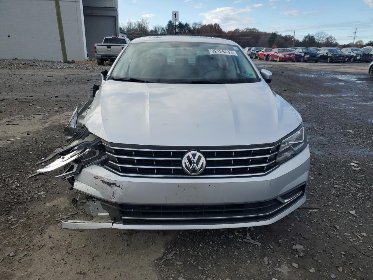 VOLKSWAGEN PASSAT SE