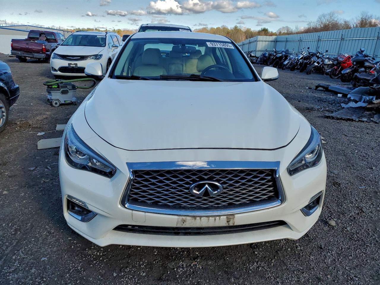 INFINITI Q50 LUXE