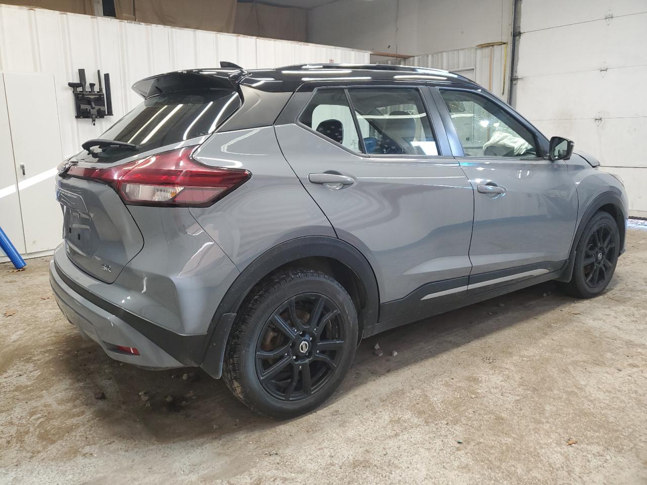 NISSAN KICKS SR