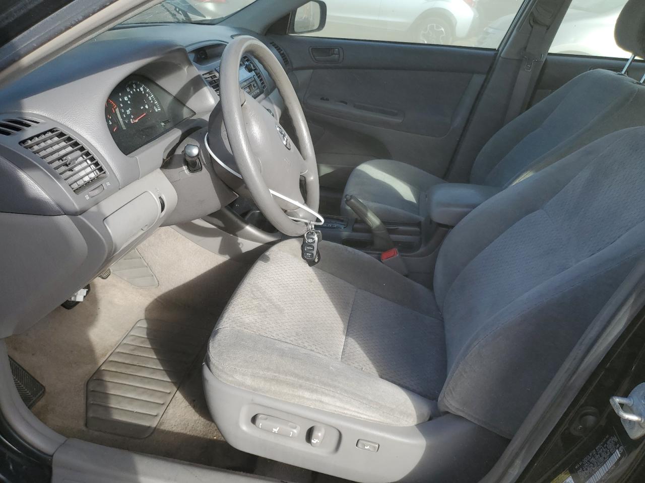 Lot #3296606022 2004 TOYOTA CAMRY LE