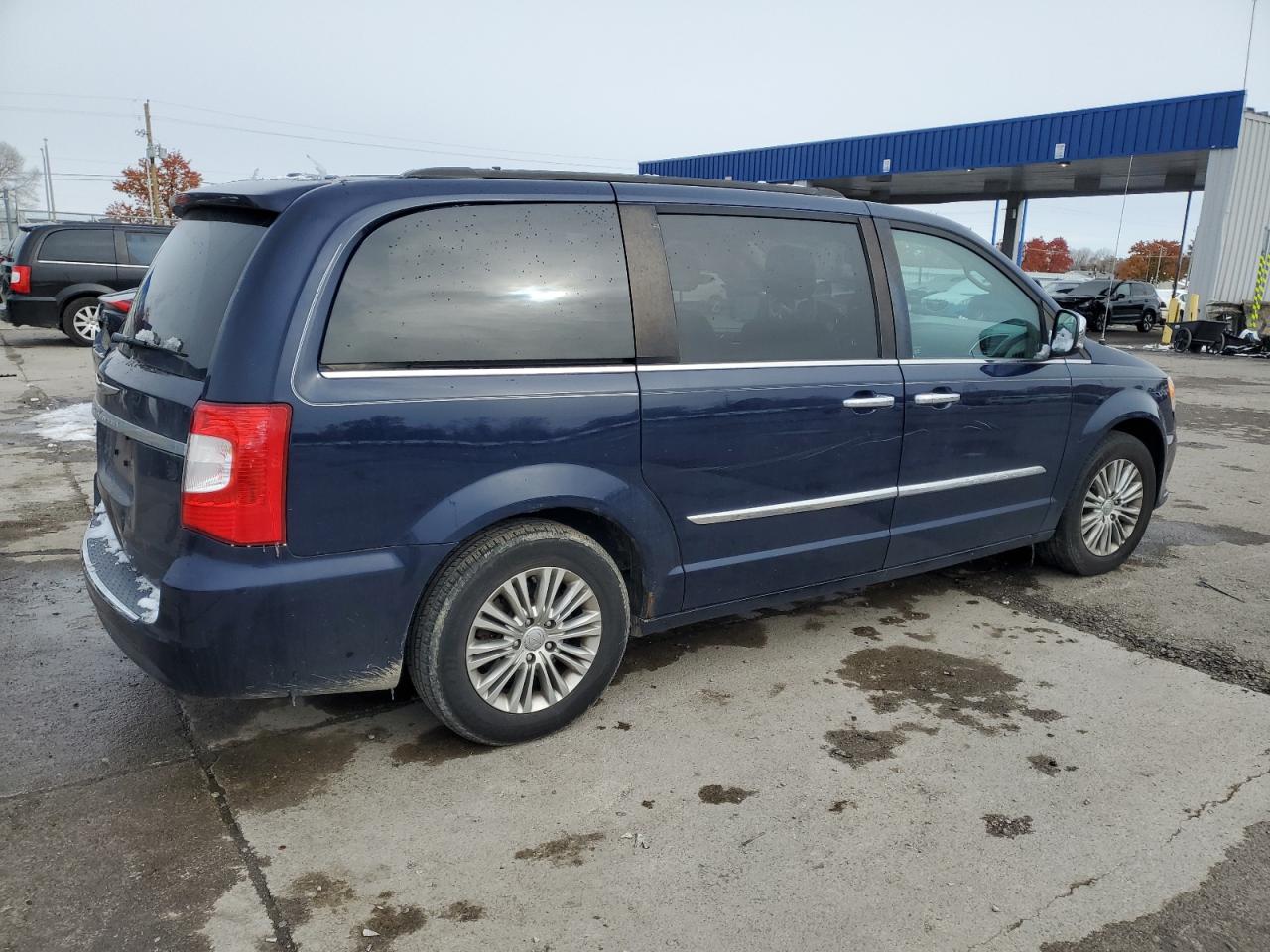 CHRYSLER TOWN & COUNTRY TOURING L