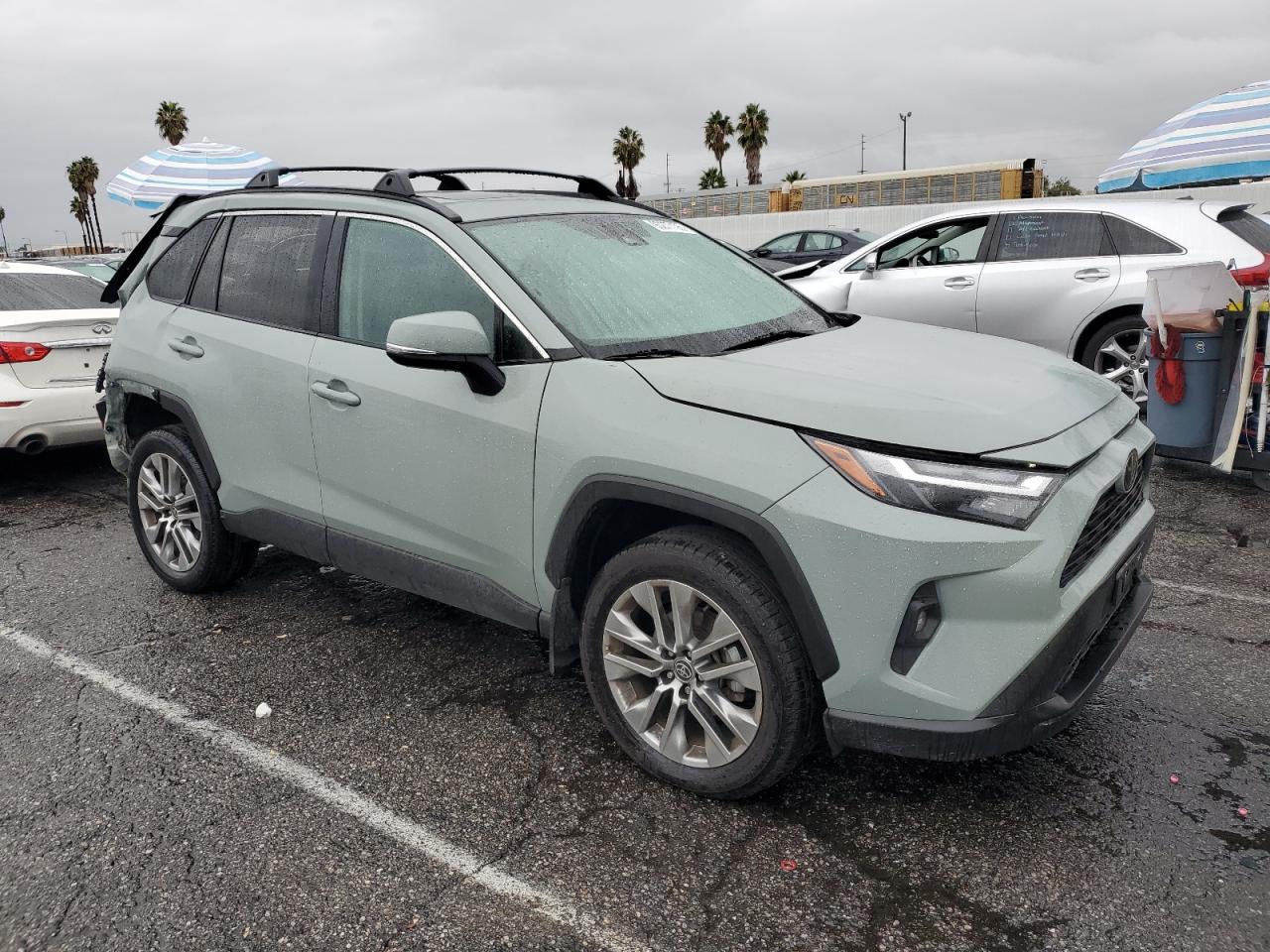 TOYOTA RAV4 XLE PREMIUM