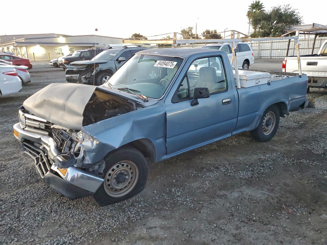 Lot #3304069499 1989 TOYOTA PICKUP 1/2