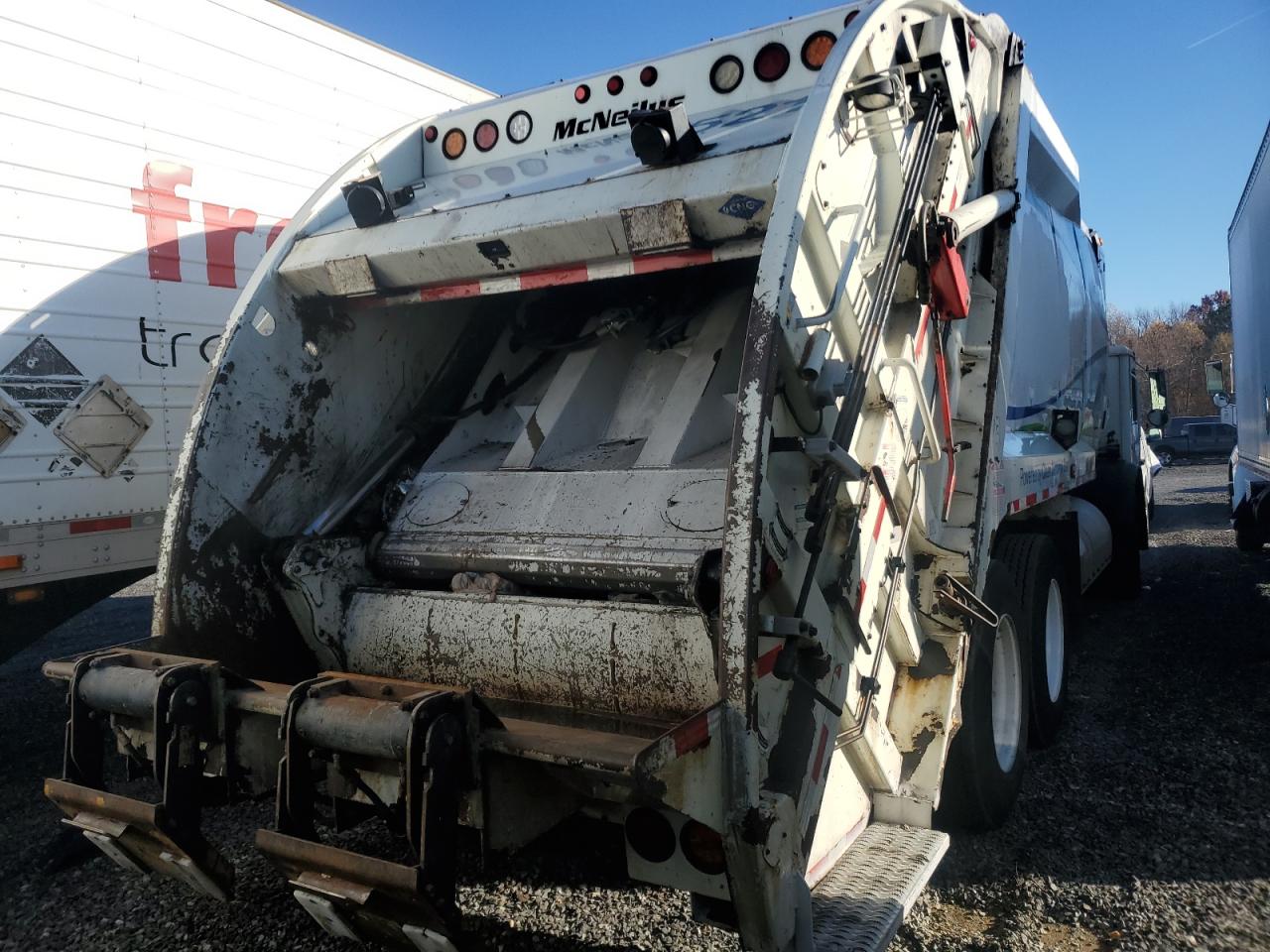 Lot #3315998089 2015 MACK 600 LEU600