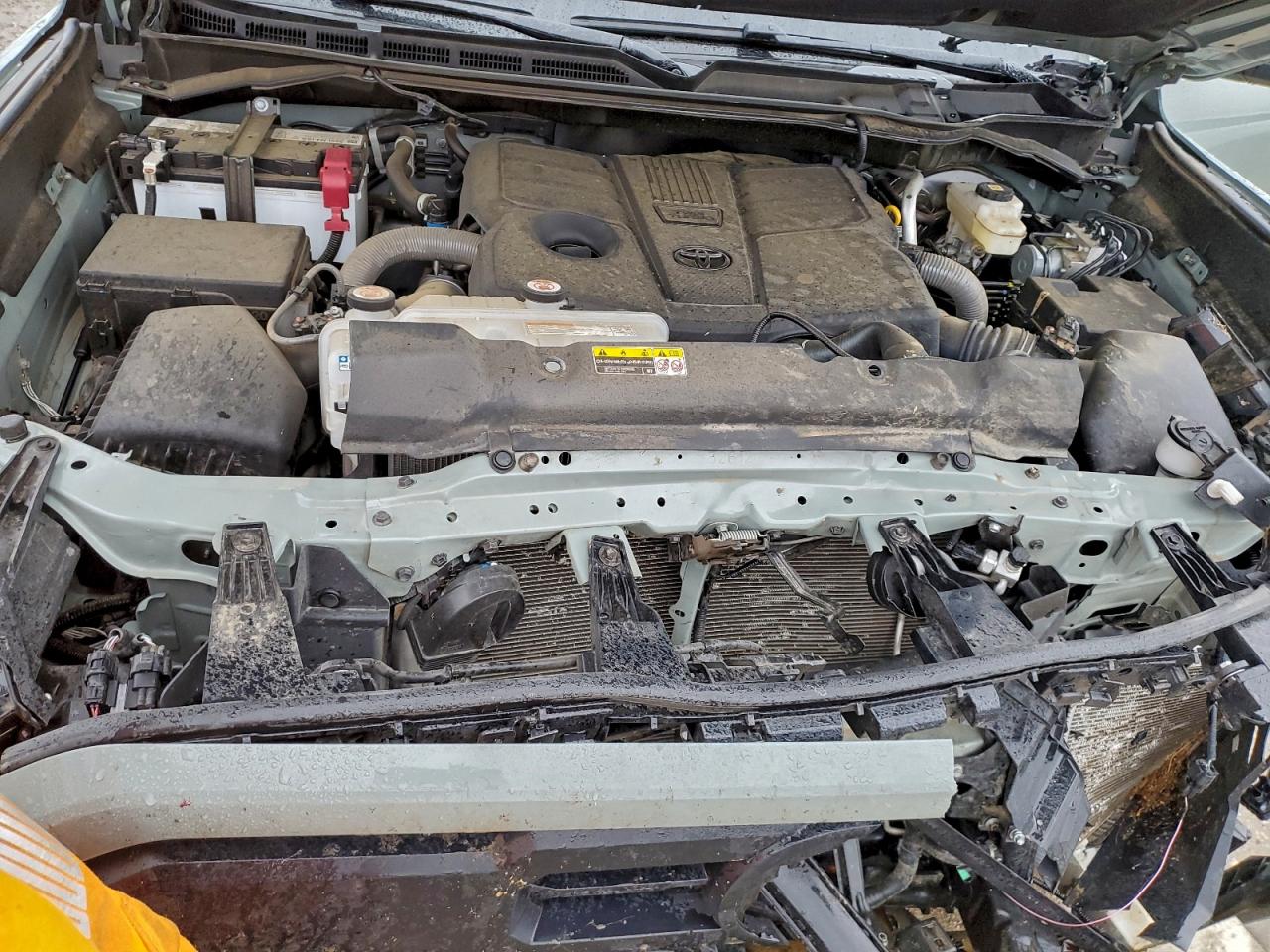 TOYOTA TUNDRA CREWMAX SR