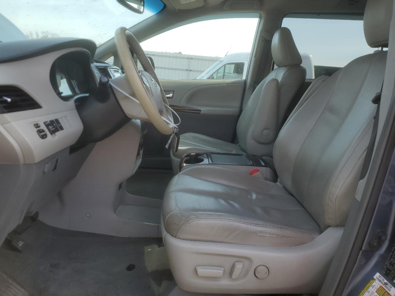 TOYOTA SIENNA XLE