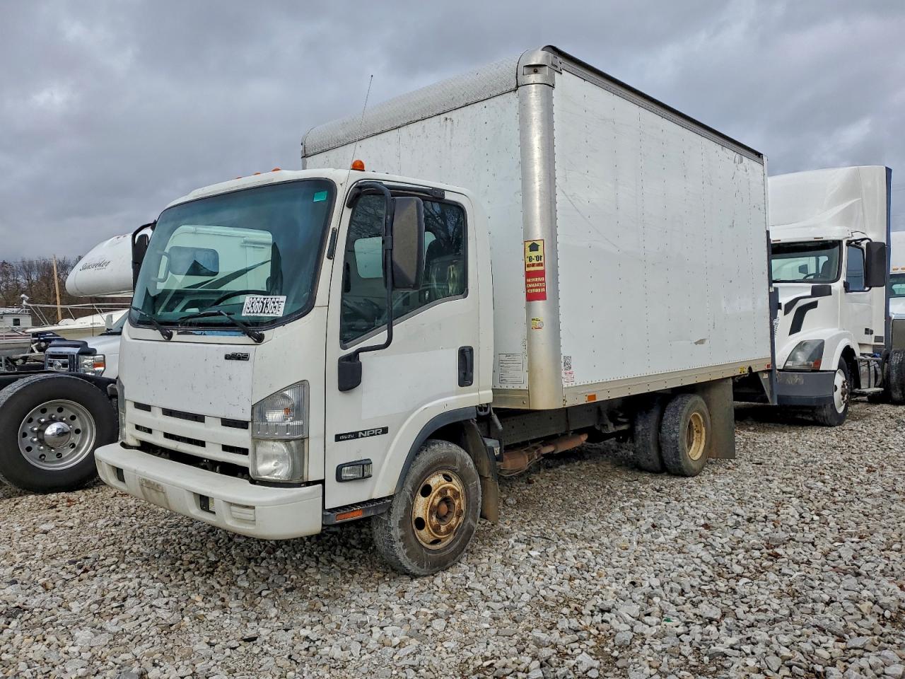 Lot #3312164107 2015 ISUZU NPR