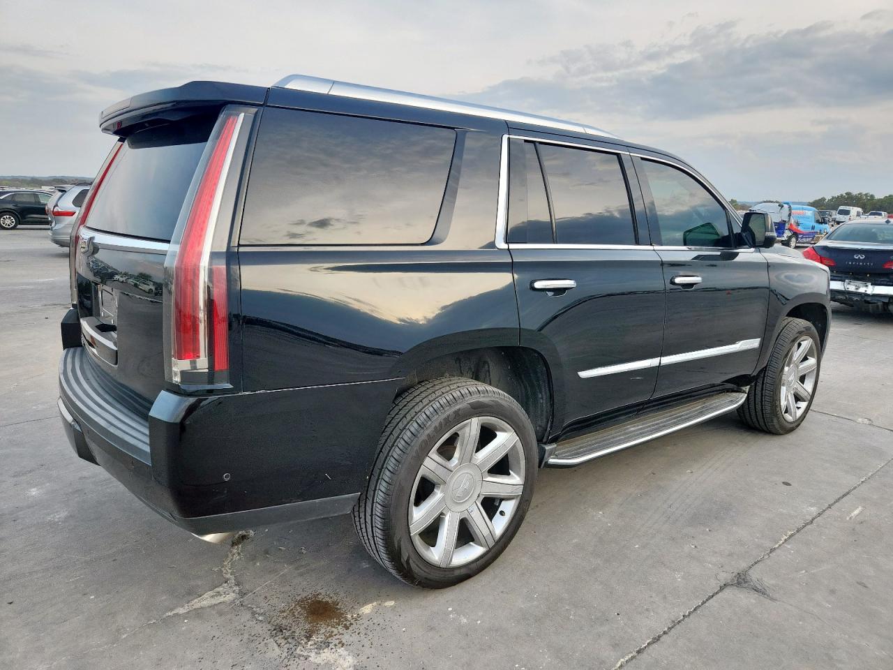 CADILLAC ESCALADE LUXURY