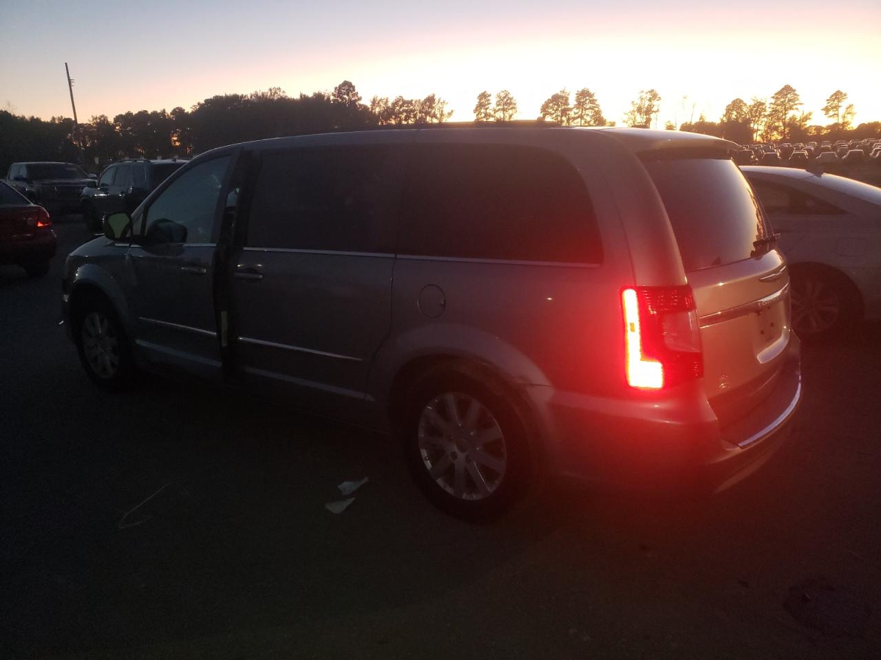 CHRYSLER TOWN & COUNTRY TOURING