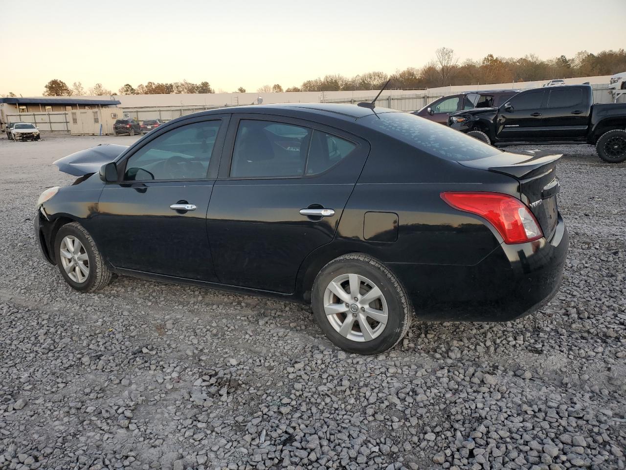 NISSAN VERSA S