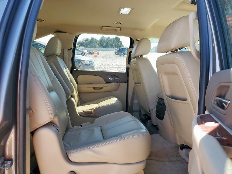 2014 CHEVROLET SUBURBAN C - 1GNSCJE05ER175420