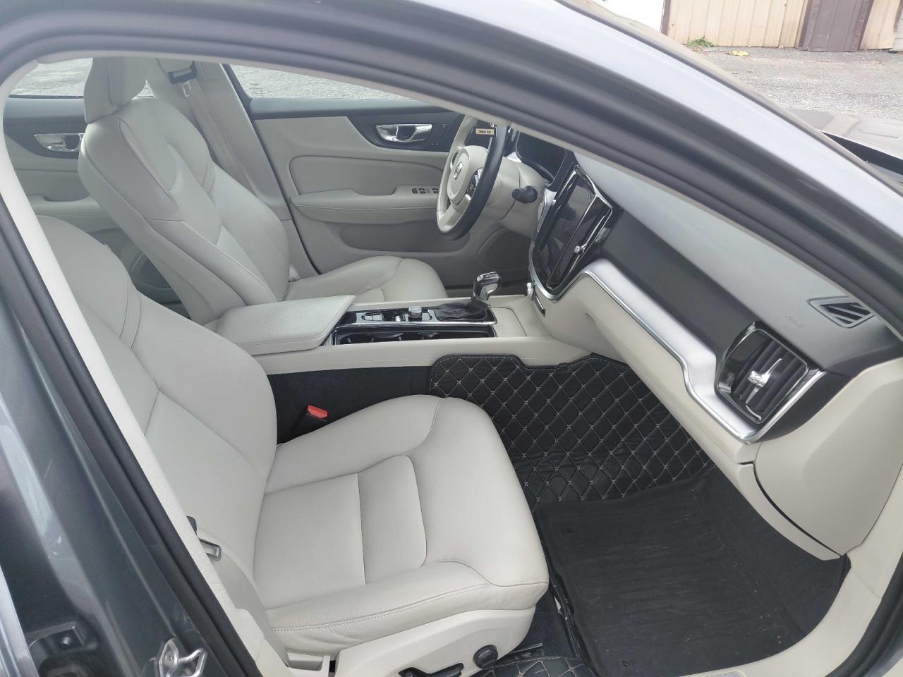 VOLVO S60 T6 MOMENTUM