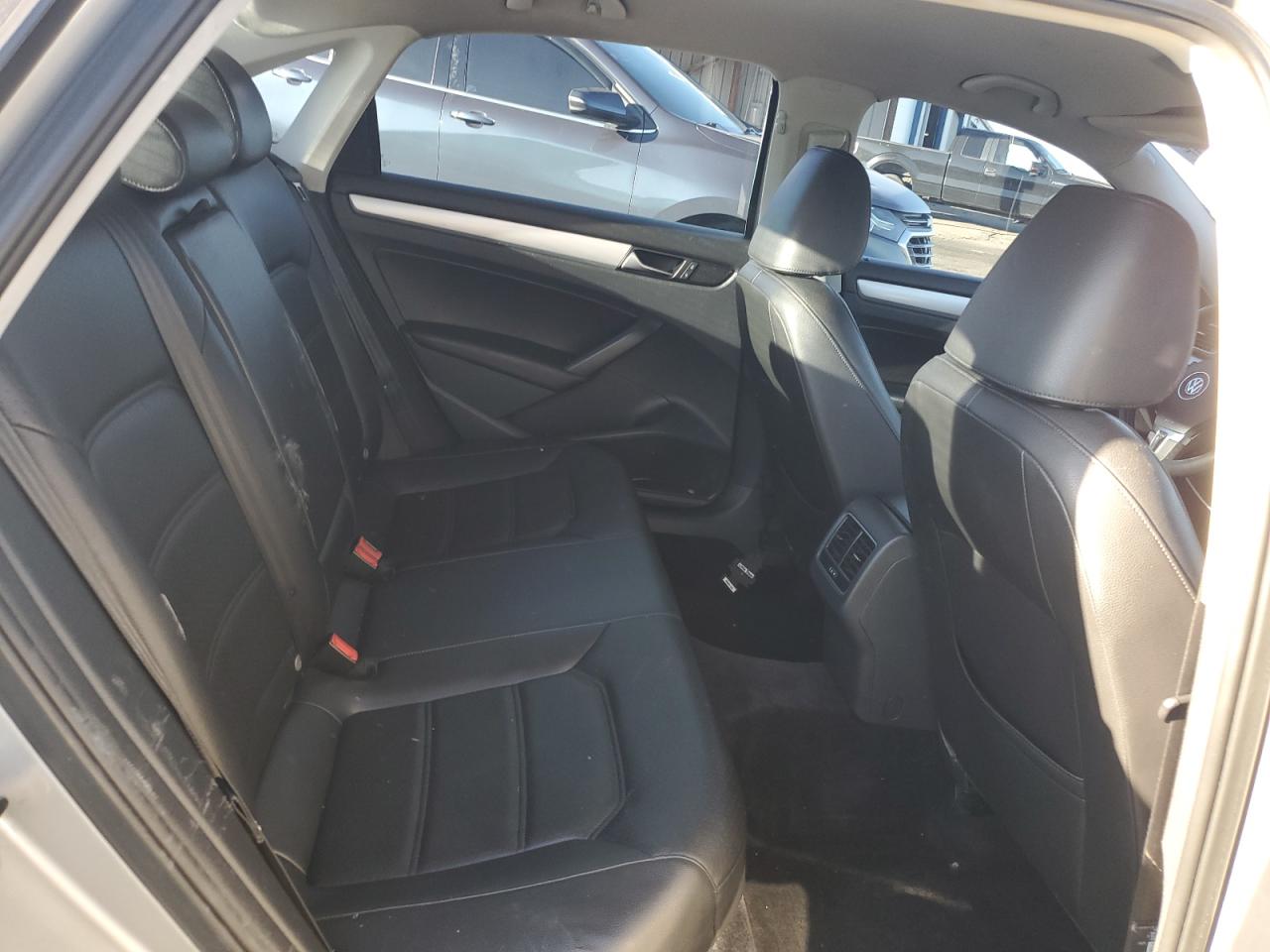 VOLKSWAGEN PASSAT SE