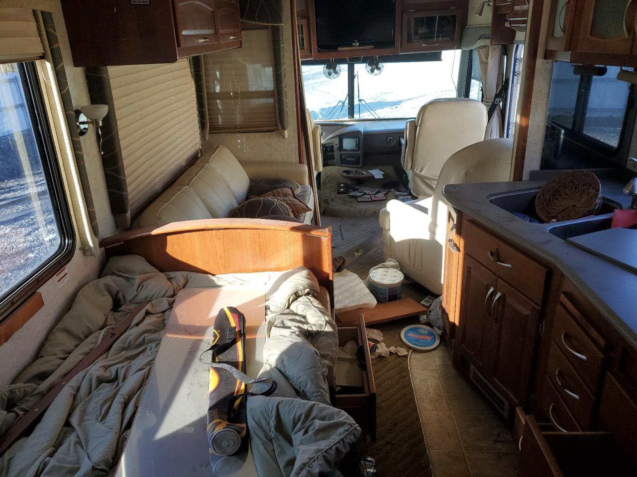 Lot #3290239266 2004 WORKHORSE CUSTOM CHASSIS MOTORHOME