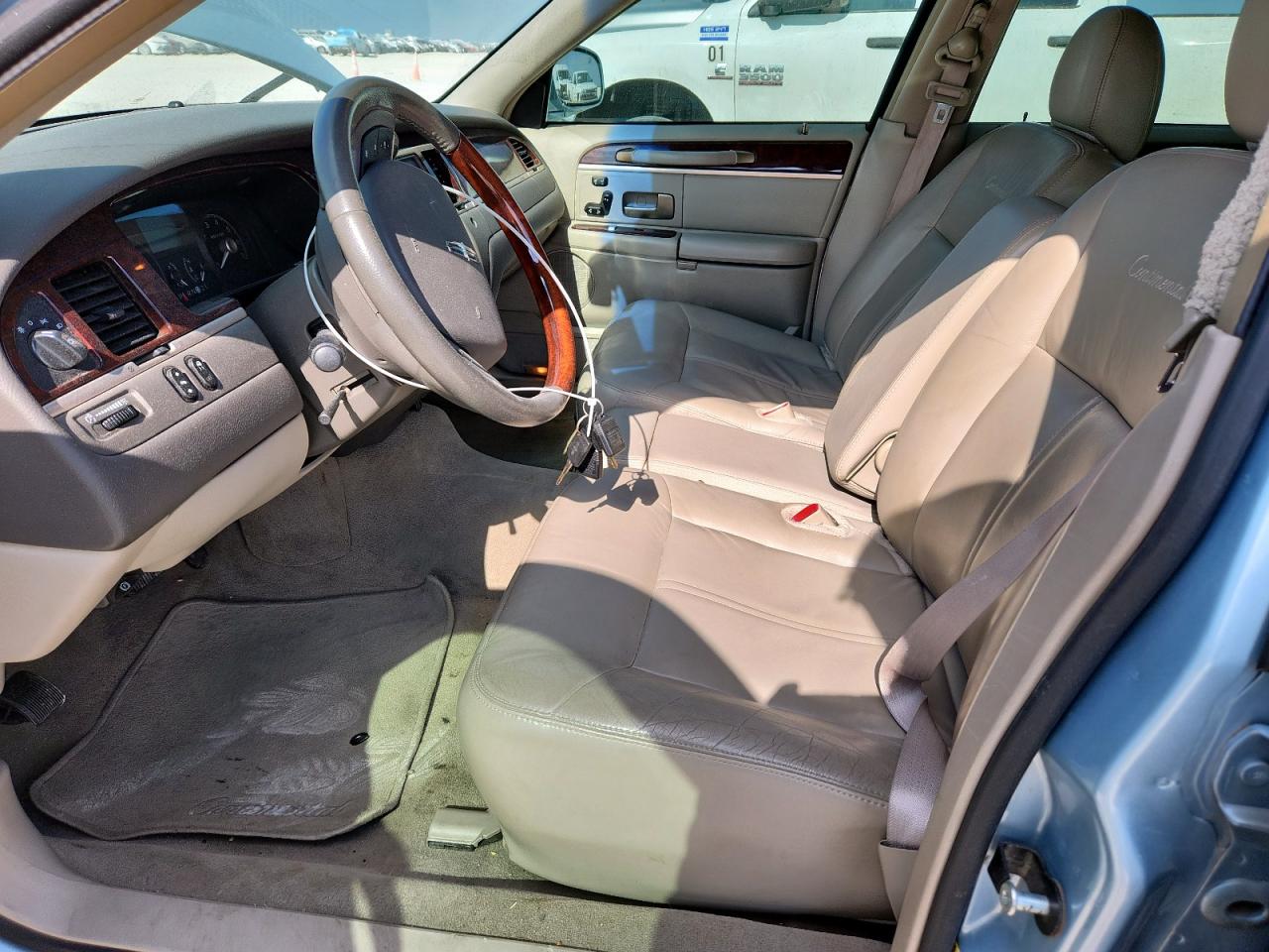 LINCOLN TOWN CAR SIGNATURE LIMITED