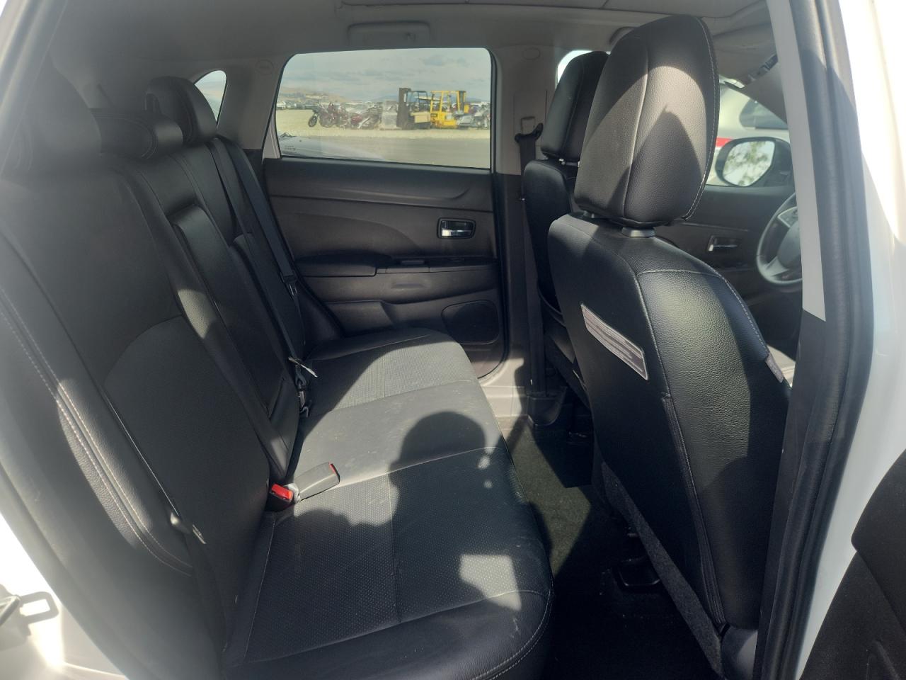 MITSUBISHI OUTLANDER SE