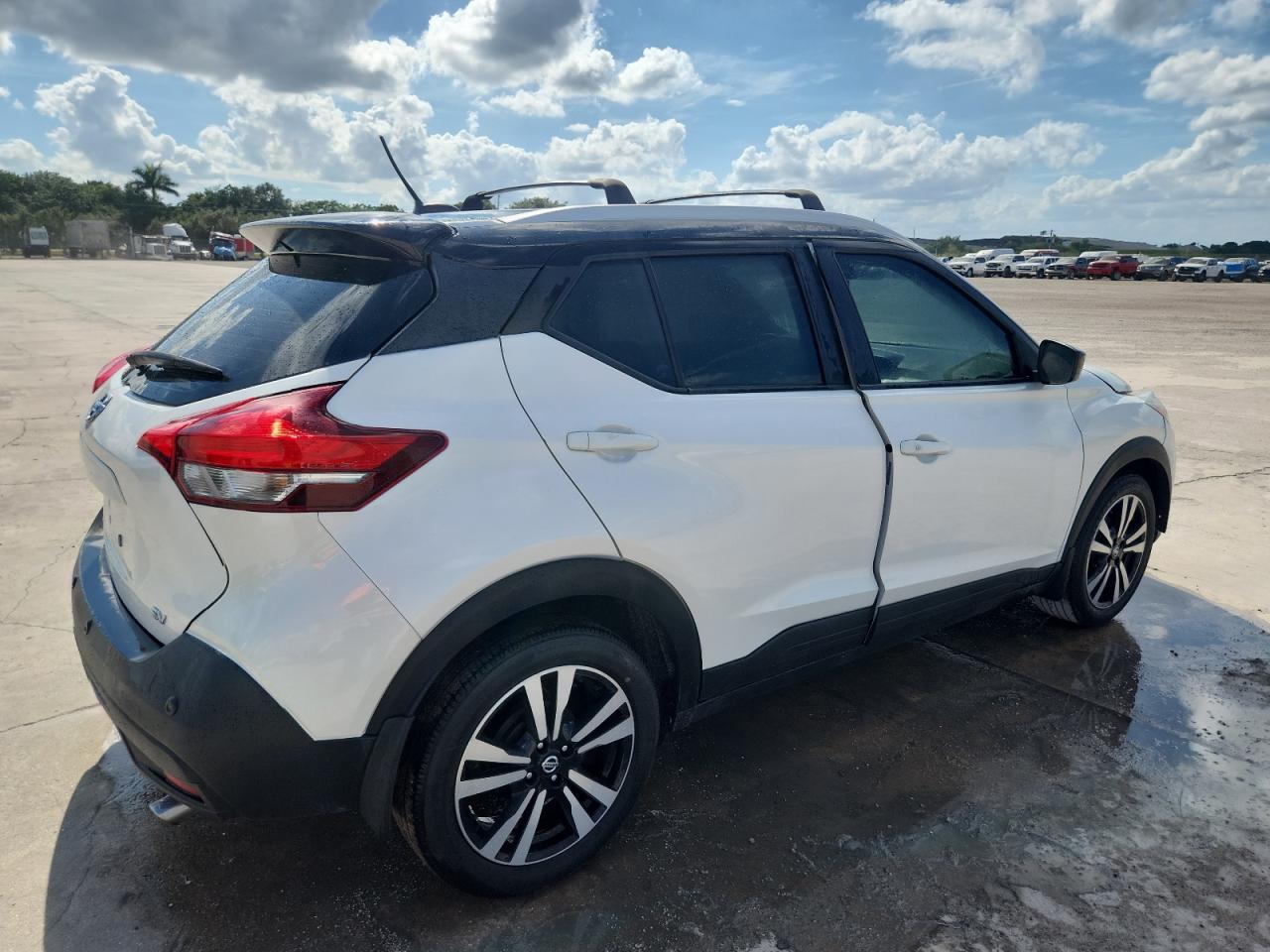 NISSAN KICKS SV