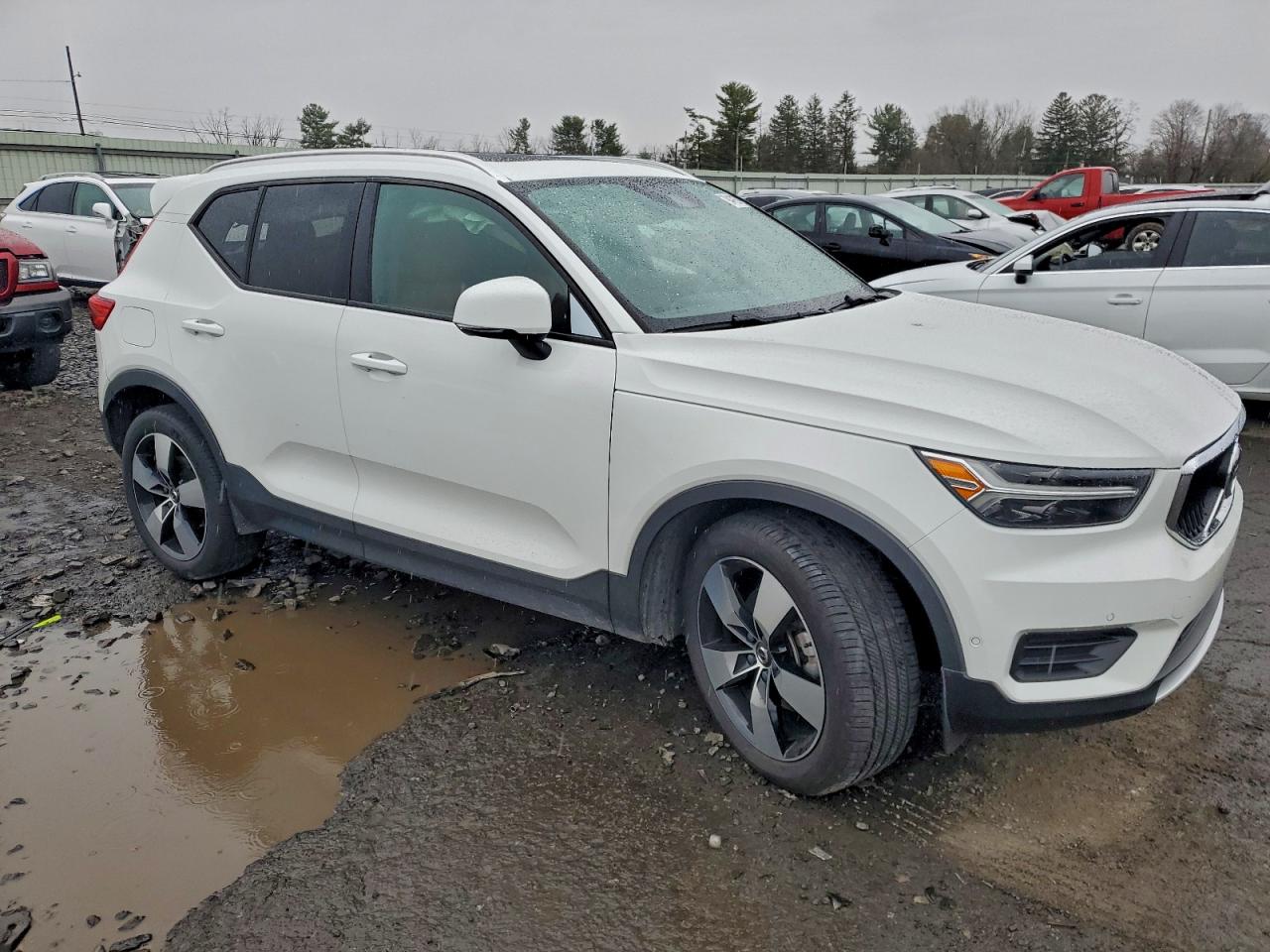 VOLVO XC40 T5 MOMENTUM