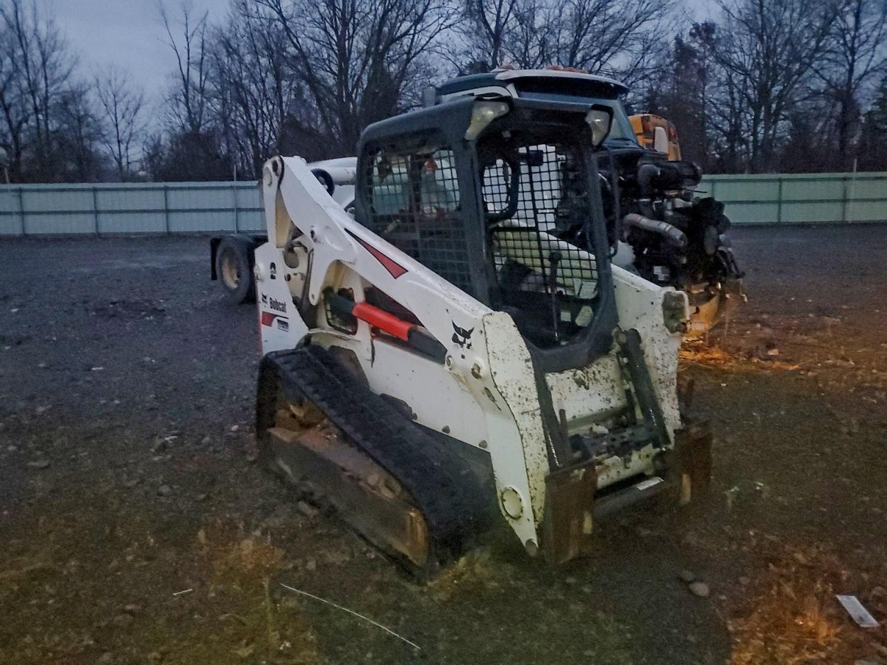 Lot #3304516572 2018 BOBCAT T650