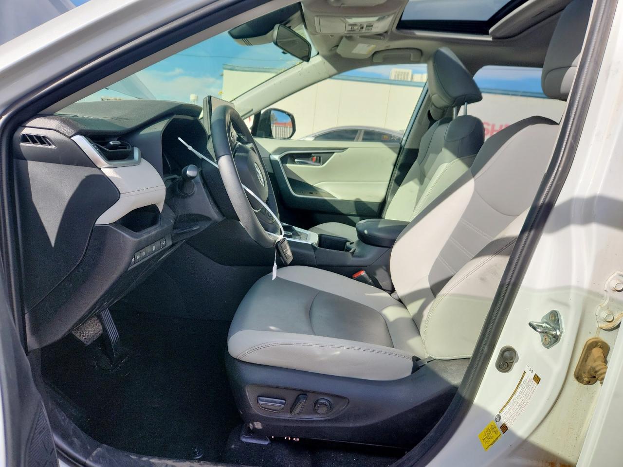 TOYOTA RAV4 XLE PREMIUM