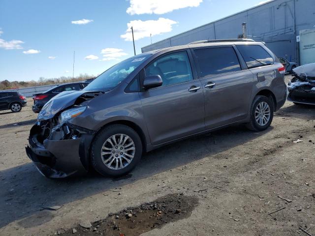 2014 TOYOTA SIENNA XLE #3308324171