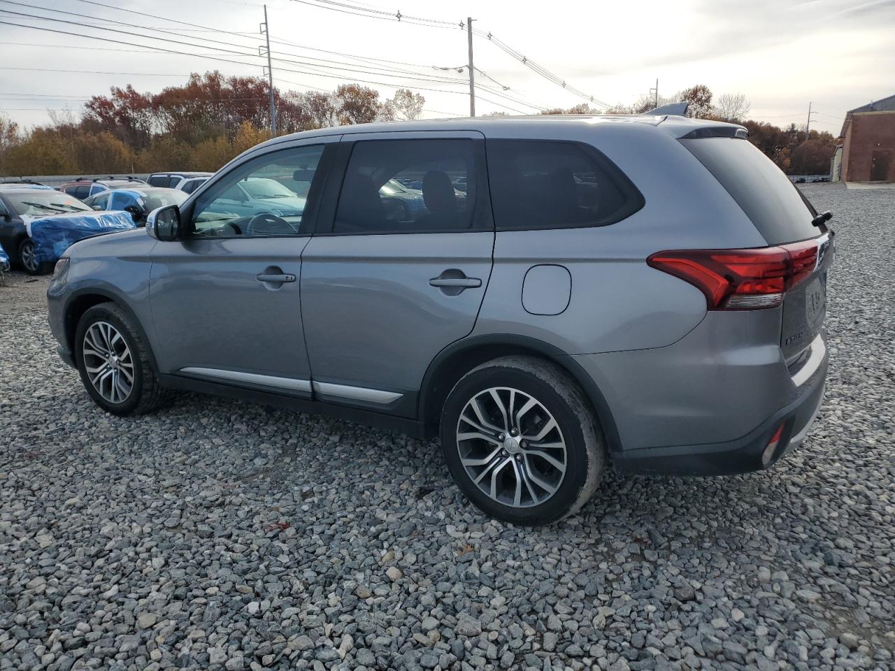 MITSUBISHI OUTLANDER SE