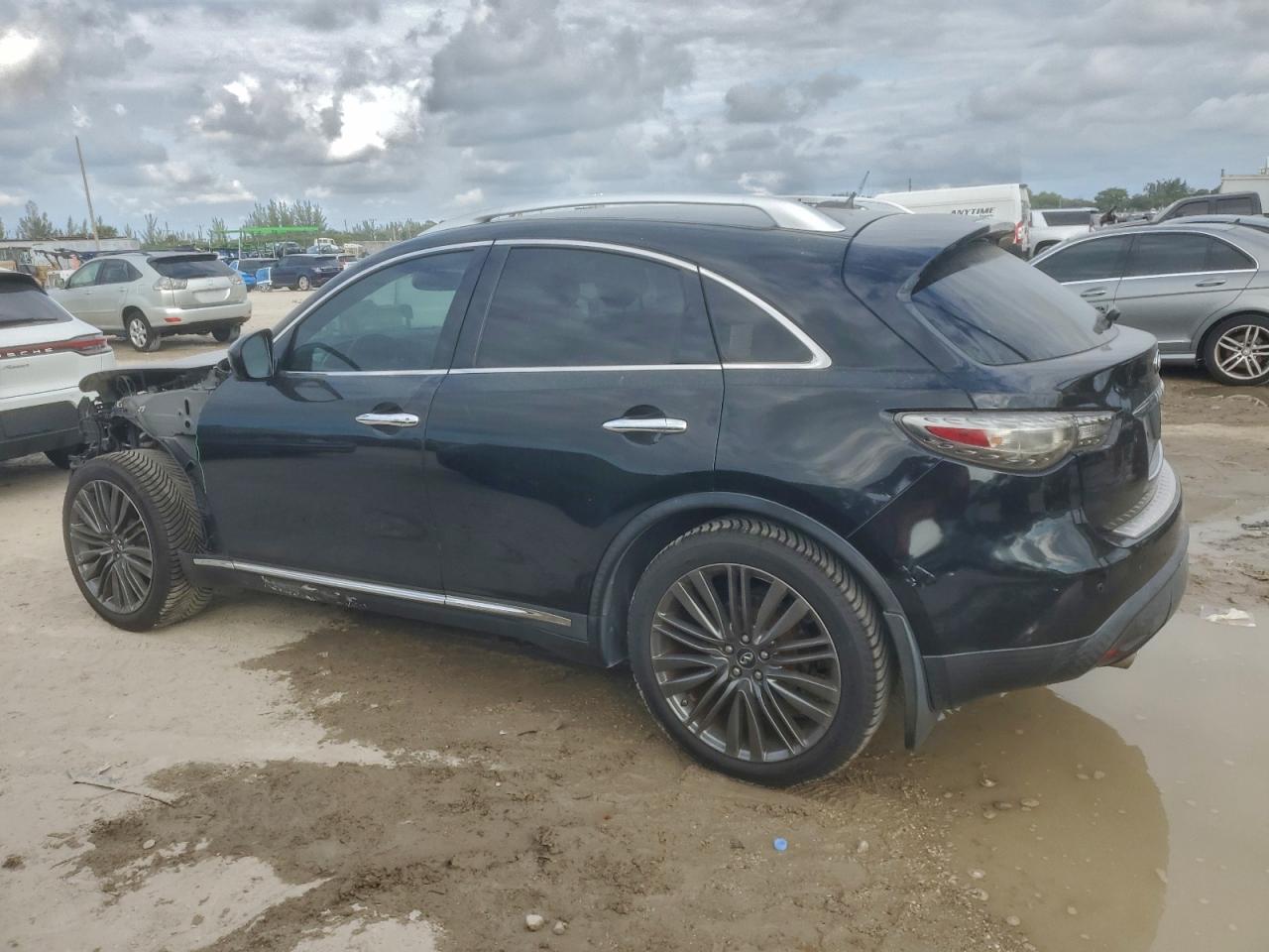 INFINITI QX70