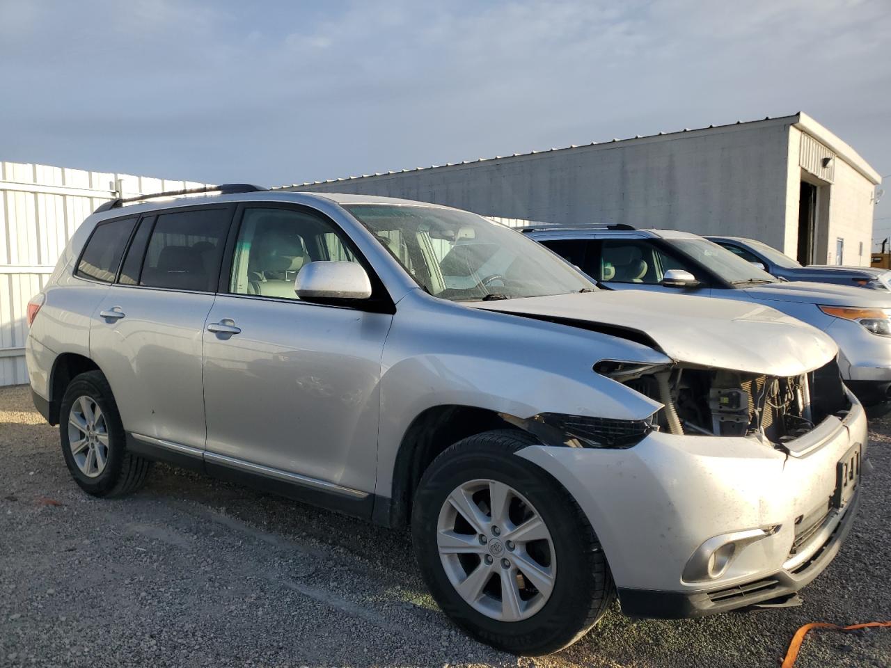 TOYOTA HIGHLANDER BASE