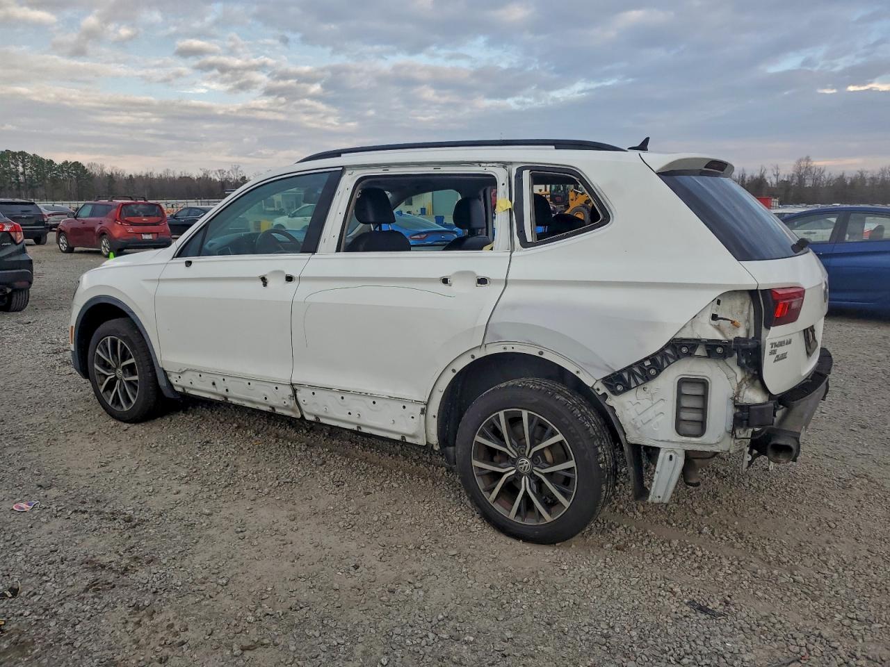 VOLKSWAGEN TIGUAN SE