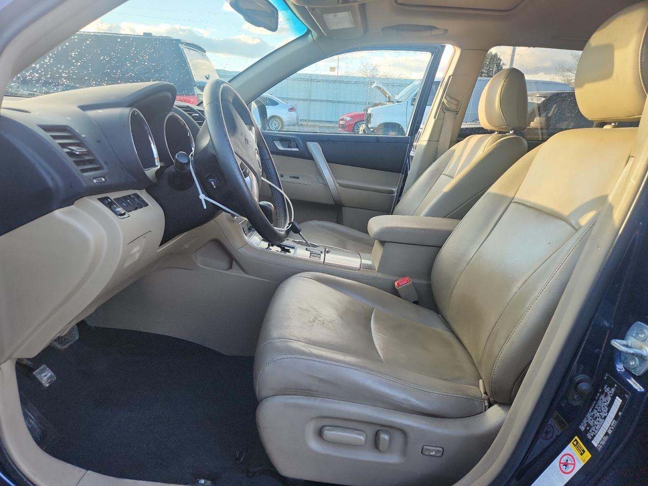 TOYOTA HIGHLANDER BASE