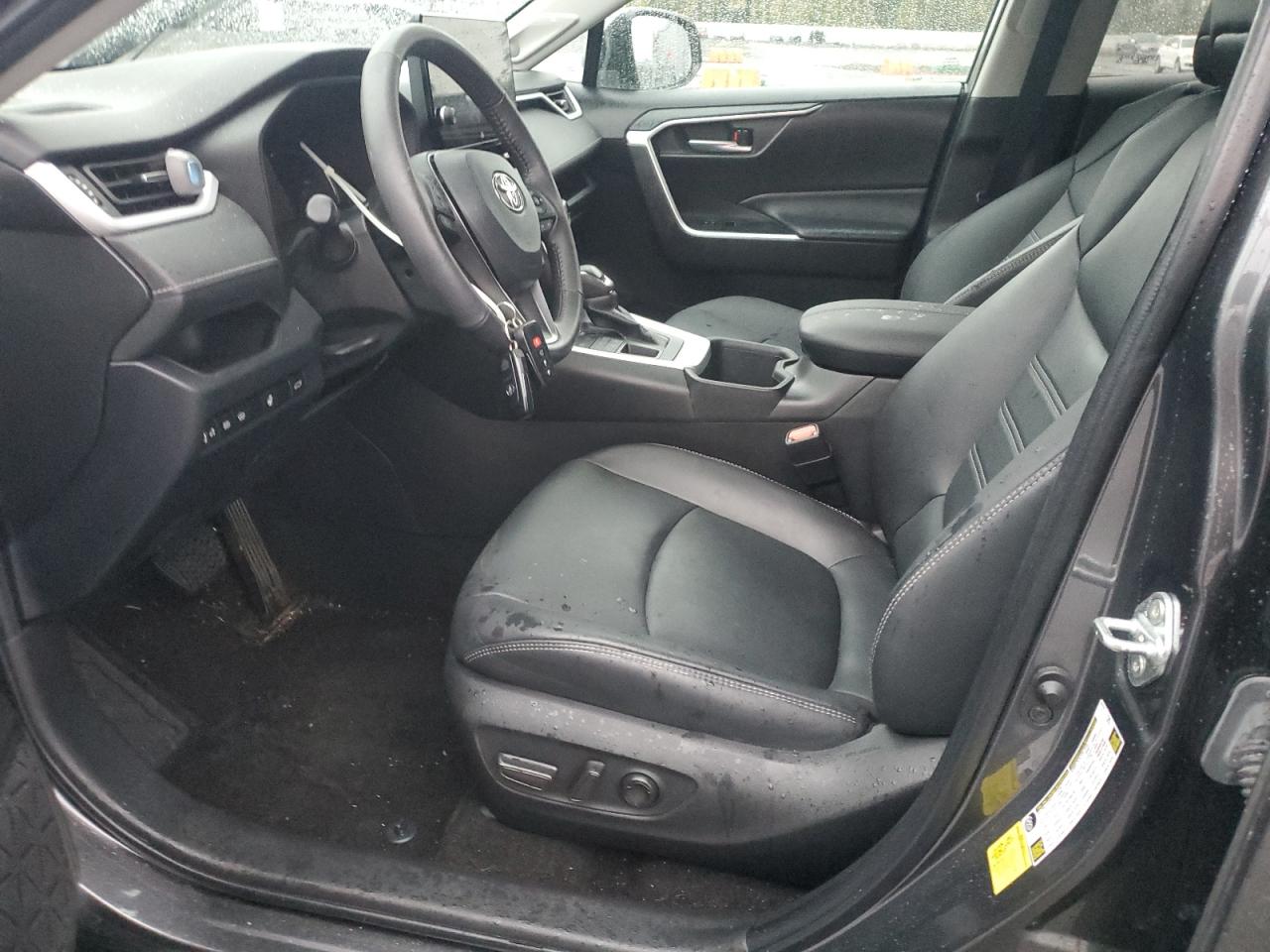 TOYOTA RAV4 XLE PREMIUM