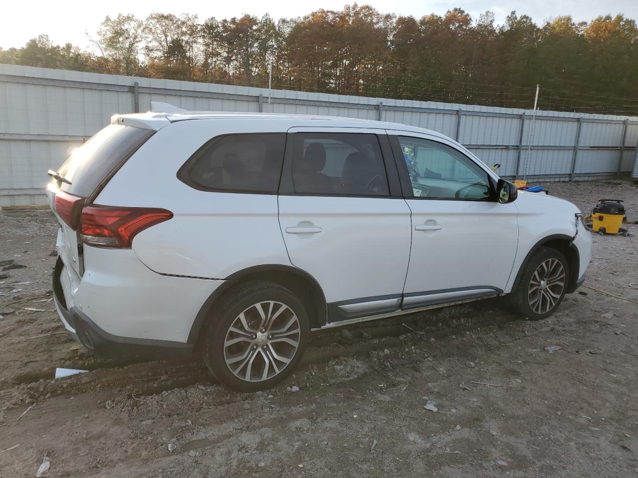 MITSUBISHI OUTLANDER ES