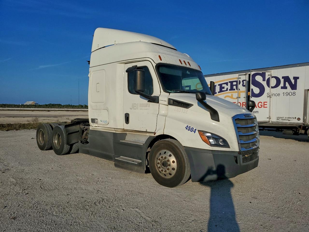 Lot #3317831240 2019 FREIGHTLINER CASCADIA 1