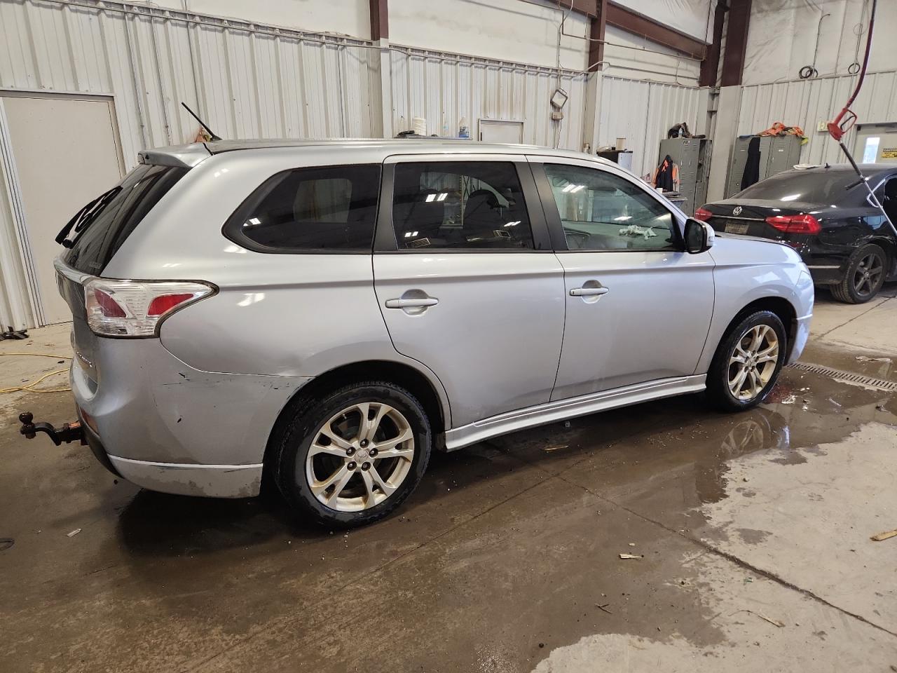 MITSUBISHI OUTLANDER SE