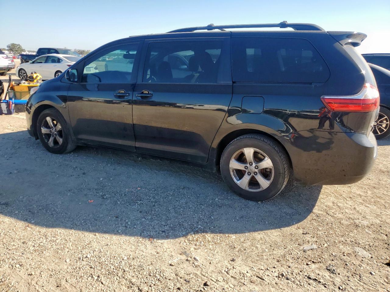 Lot #3279691915 2017 TOYOTA SIENNA LE