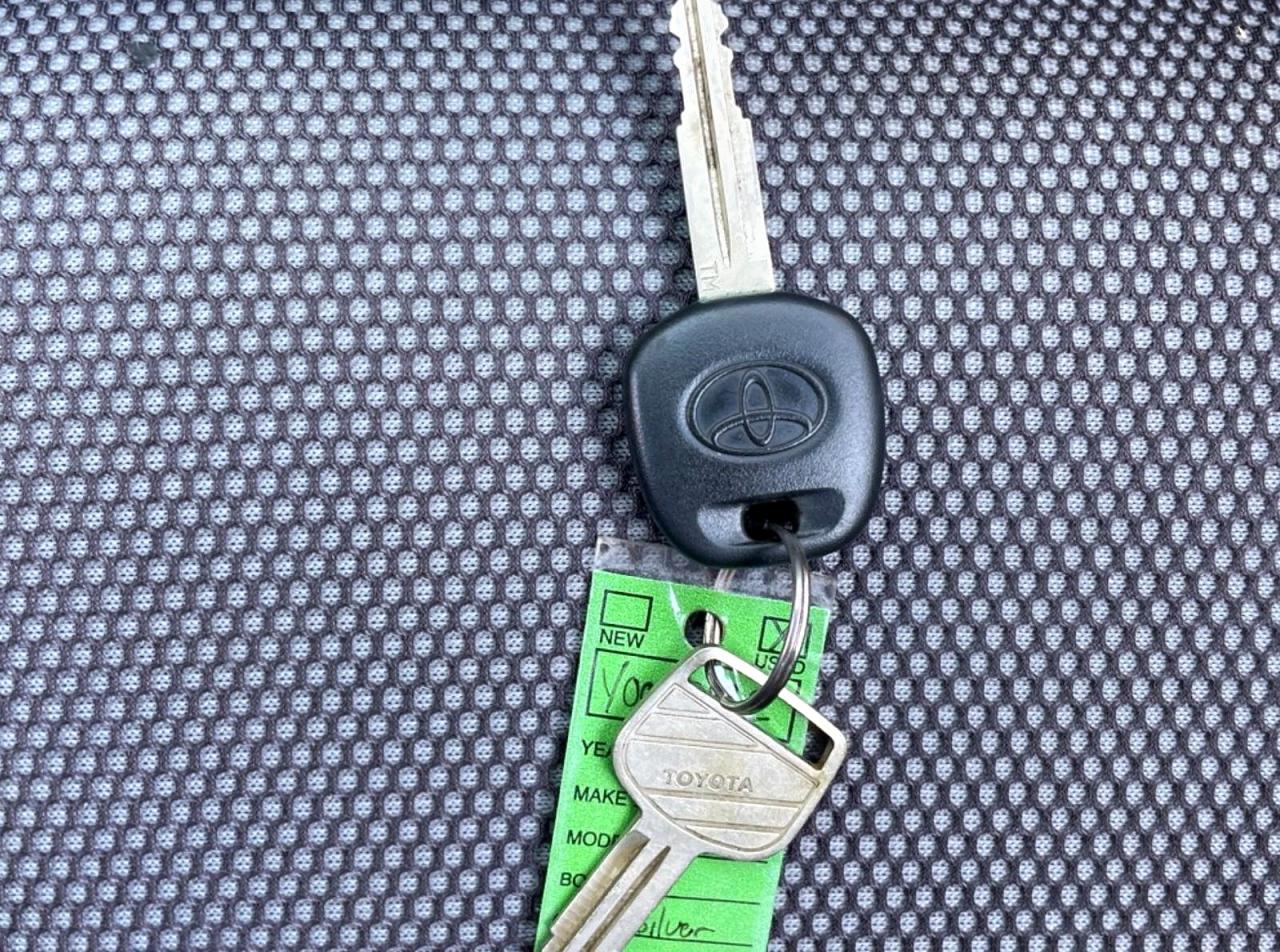 Lot #3283774457 2000 TOYOTA MR2 SPYDER