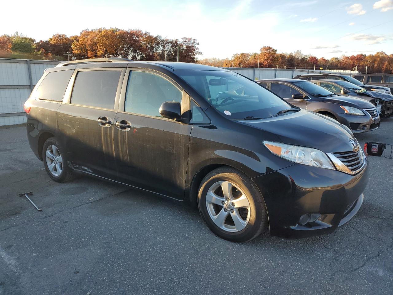 Lot #3311501265 2015 TOYOTA SIENNA LE