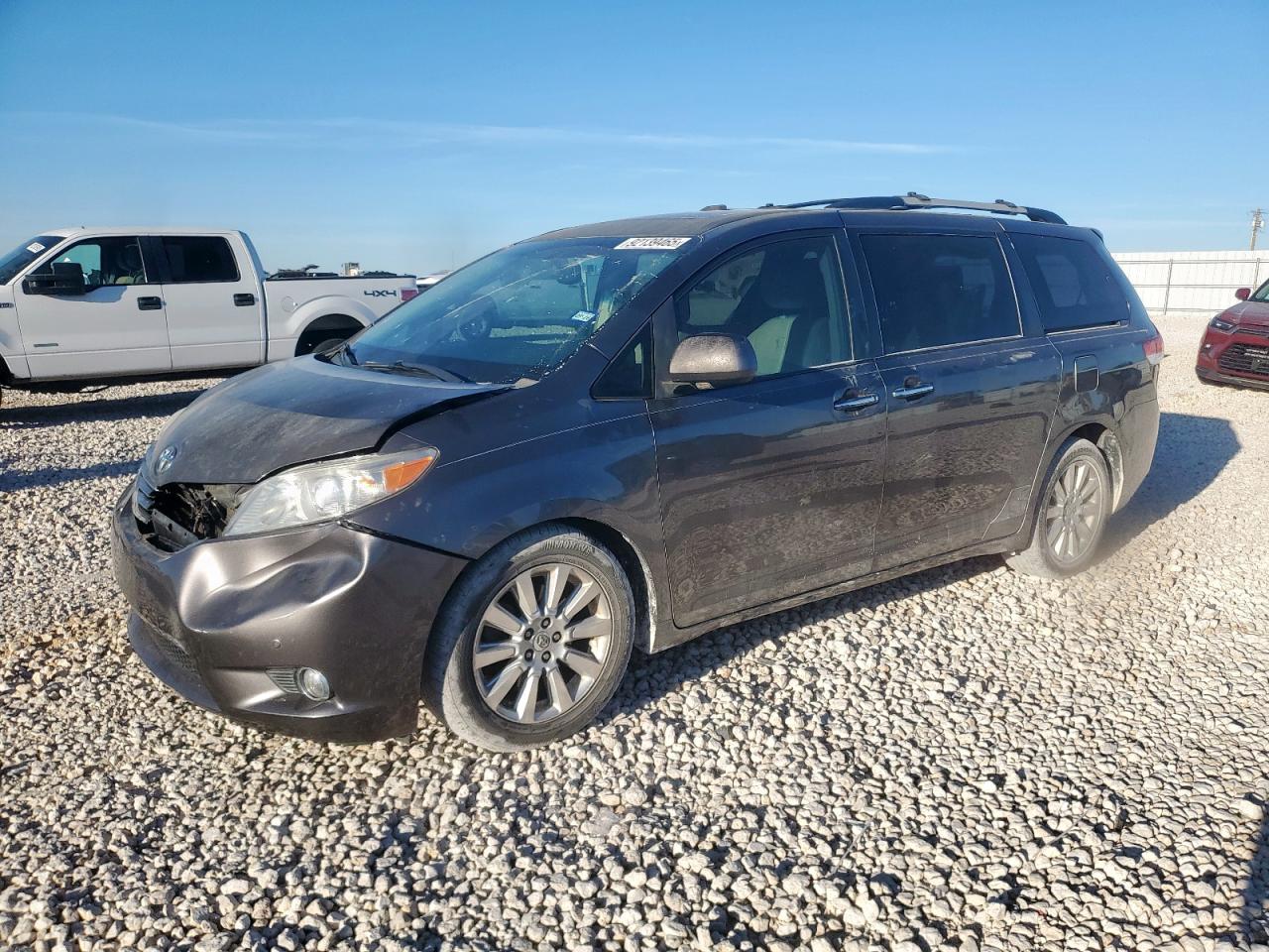 TOYOTA SIENNA XLE